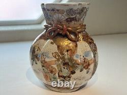 ANTIQUE SATSUMA EARTHENWARE POTTERY VASE MEIJI PERIOD Signed