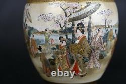 Amazing Top quality Antique Japanese Satsuma Vase with many figures Meiji period