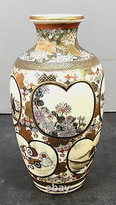 Beautiful Japanese Meiji Satsuma Vase with Various Decorations