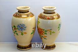 Fine Pair of Antique Japanese Satsuma Vases Sennosuke Kusube pottery