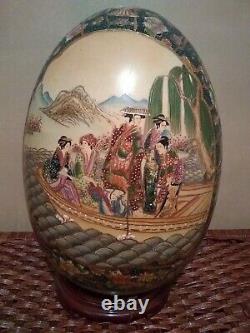Gorgeous Antique Royal Satsuma Egg, Japan 9 Hand Decorated Vase Jar