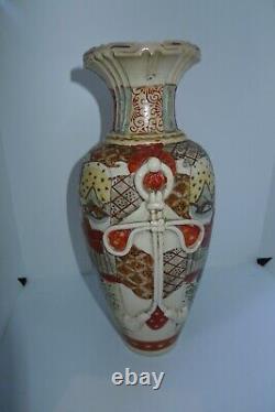 Japanese Meiji period signed satsuma vase