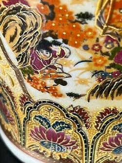 Japanese Royal Satsuma Vase. Gold Gilt Hand Painted