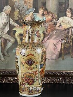 Japanese Royal Satsuma Vase. Gold Gilt Hand Painted