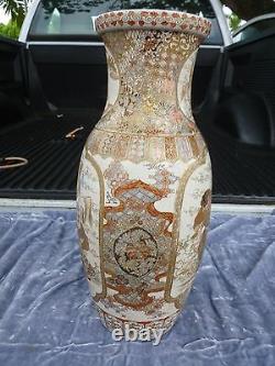 Large Highly Detailed Japanese Meiji Period Imperial Satsuma Vase