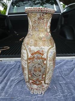 Large Highly Detailed Japanese Meiji Period Imperial Satsuma Vase