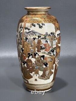 Marvelous Antique Japanese Satsuma Vase with Fine Details Meiji Period