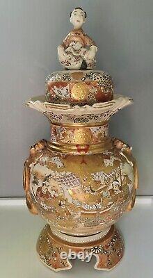 Stunning Japanese satsuma koro pot cover stand meiji period, Signed handpainted