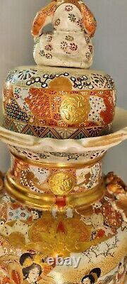 Stunning Japanese satsuma koro pot cover stand meiji period, Signed handpainted