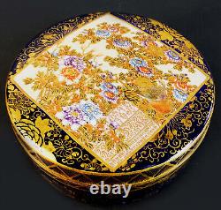 Stunning Signed Later Meiji Period Satsuma Covered Circular Box