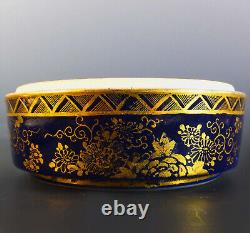 Stunning Signed Later Meiji Period Satsuma Covered Circular Box