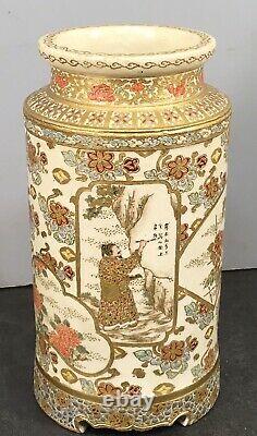 Top Quality Japanese Meiji Satsuma Tripod Vase with Various Decorations