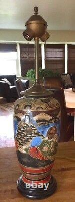 Vintage Satsuma Vase Table Lamp, 23 h, Japanese Figures, Wooden Pedestal